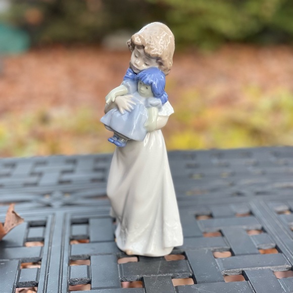 NAO by LLADRO #1107 We’re Sleepy Ceramic collectible figurine - Picture 2 of 5